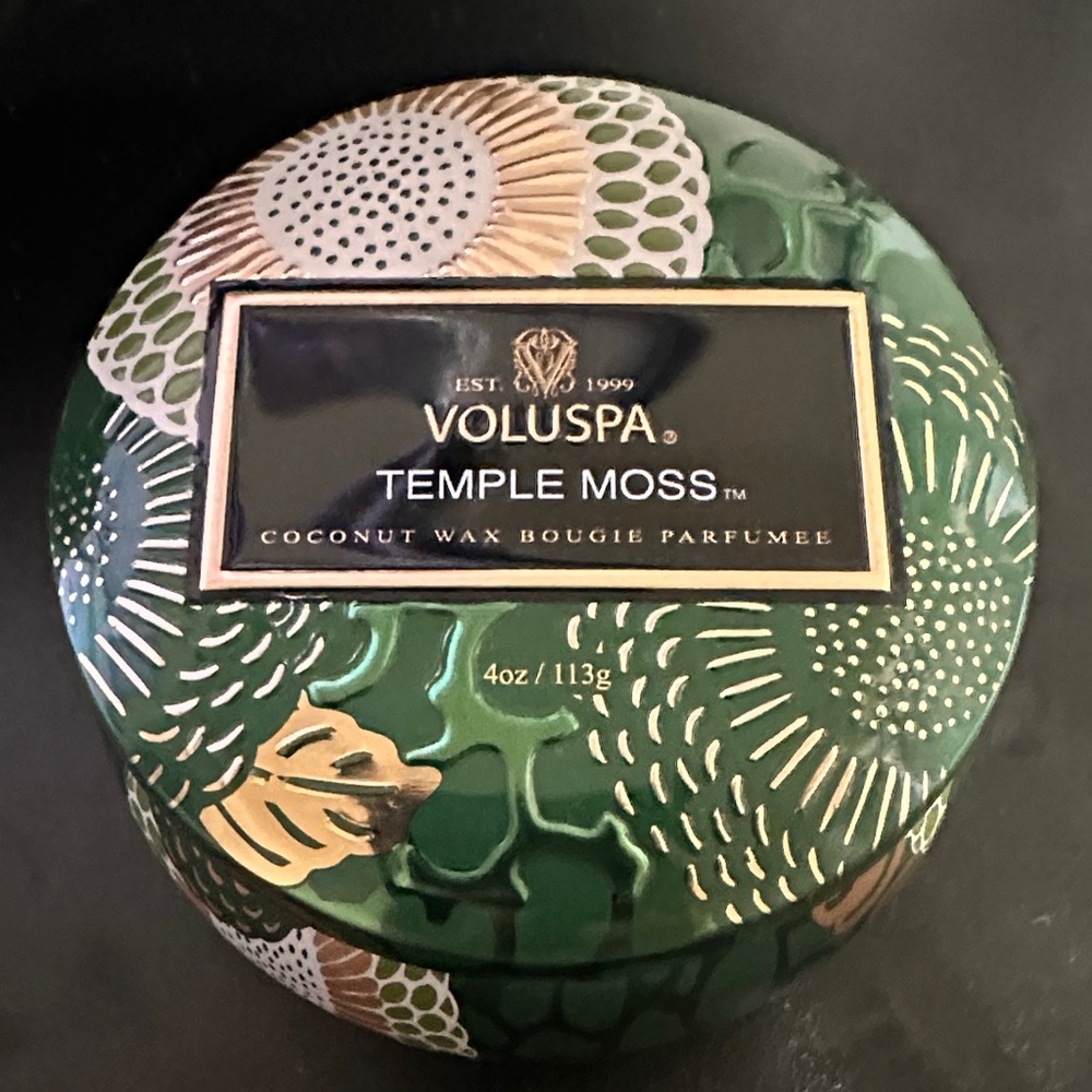 NEW Voluspa Coconut Wax Candle, 1 wick Temple Moss Green and Gold Tin